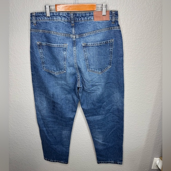 Zara women’s Blue Jeans - Picture 2 of 4